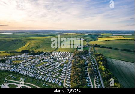 Panorama über Durdle Door Holiday Park und Jurassic Coast und Lifs, Wareham, Dorset, England, Europa Stockfoto