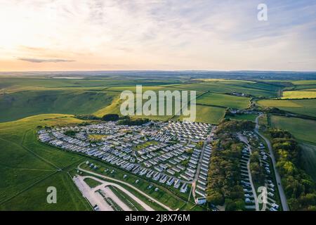 Panorama über Durdle Door Holiday Park und Jurassic Coast und Lifs, Wareham, Dorset, England, Europa Stockfoto