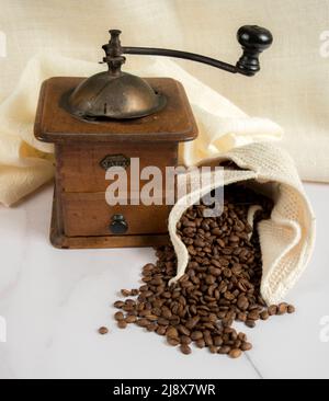 Kaffeemühle. Zubereitung eines Kaffees Stockfoto