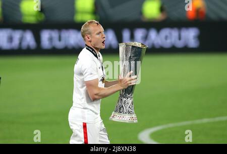 firo: 05/18/2022 Fuvuball, Fußball: UEFA Europa League, EL, Finale der Saison 2021/2022, Finale, Finale Eintracht Frankfurt - Glasgow Rangers der FC Frankfurt ist Europa POKALS SIEGER, Sieger der Europa League Eintracht Sebastian Rode, mit Pokal, Trophv§e, Jubilation Stockfoto