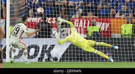 firo: 05/18/2022 Fuvuball, Fußball: UEFA Europa League, EL, Finale der Saison 2021/2022, Finale, Finale Eintracht Frankfurt - Glasgow Rangers FC Rafael Borrv © konvertiert die entscheidende Strafe gegen Allan McGregor Stockfoto