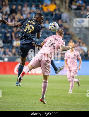 Chester, Pennsylvania, USA. 18.. Mai 2022. Am 18. Mai 2022 kämpft der Chester PA-Philadelphia Union-Spieler CORY BURKE (19) im Subaru Park gegen den Inter Miami CF-Spieler ROBERT TAYLOR (16) (Bildnachweis: © Ricky Fitchett/ZUMA Press Wire) Bildnachweis: ZUMA Press, Inc./Alamy Live News Stockfoto