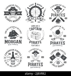 Seeräuber monochrome Embleme mit Piratic Symbol Kompass Waffen Segelboot Rum Flasche Brust Band isoliert Vektor-Illustration Stock Vektor