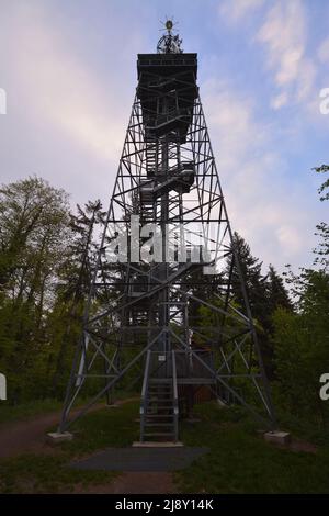 Bild eines Aussichtsturms im Schwarzwaldgebiet Kaiserstuhl Deutschland in Eichstetten Stockfoto