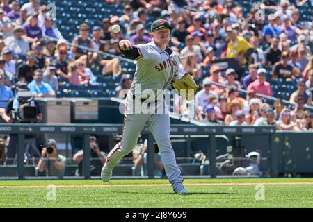 Denver CO, USA. 18.. Mai 2022. San Francisco Pitcher Logan Webb (62) wirft auf den ersten Platz während des Spiels mit den Washington Nationals und den Colorado Rockies im Coors Field in Denver Co. David Seelig/Cal Sport Medi. Kredit: csm/Alamy Live Nachrichten Stockfoto