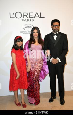 Venedig, Italien. 19.. Mai 2022. 75. Festival Internazionale del Cinema, L'Oréal Paris Jubiläumsdinner. Nella foto Aishwarya Rai con la famiglia Credit: Independent Photo Agency/Alamy Live News Stockfoto