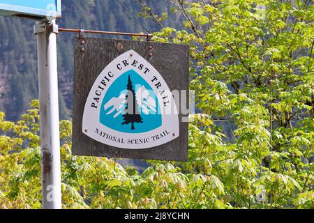 Beschilderung für den Pacific Crest Trail National Scenic Trail Wanderweg an der Bridge of the Gods über den Columbia River zwischen Washington und Oregon Stockfoto