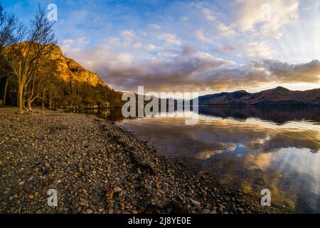 Am frühen Abend Sonnenlicht am Derwent Water, in der Nähe von Keswick im englischen Lake District, Großbritannien Stockfoto