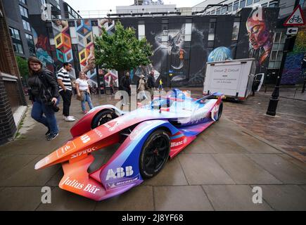 Anlässlich der Rückkehr des E-Prix von London 2022 am 30. Und 31. Juli wird im New Inn Yard, Shoreditch, East London, ein Formel-E-Spray des Graffiti-Künstlers Cenz enthüllt, dessen Tickets heute erhältlich sind. Bilddatum: Donnerstag, 19. Mai 2022. Stockfoto