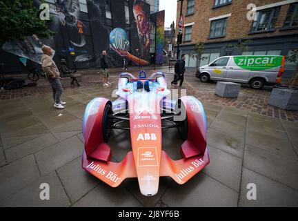 Anlässlich der Rückkehr des E-Prix von London 2022 am 30. Und 31. Juli wird im New Inn Yard, Shoreditch, East London, ein Formel-E-Spray des Graffiti-Künstlers Cenz enthüllt, dessen Tickets heute erhältlich sind. Bilddatum: Donnerstag, 19. Mai 2022. Stockfoto