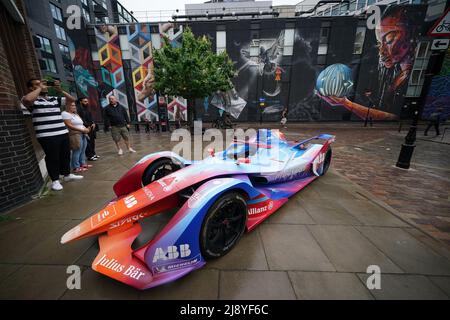 Anlässlich der Rückkehr des E-Prix von London 2022 am 30. Und 31. Juli wird im New Inn Yard, Shoreditch, East London, ein Formel-E-Spray des Graffiti-Künstlers Cenz enthüllt, dessen Tickets heute erhältlich sind. Bilddatum: Donnerstag, 19. Mai 2022. Stockfoto