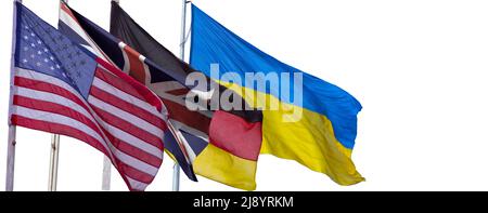 Flaggen der Welt auf Wolkenhintergrund mit Platz für Ihren Text. Stockfoto