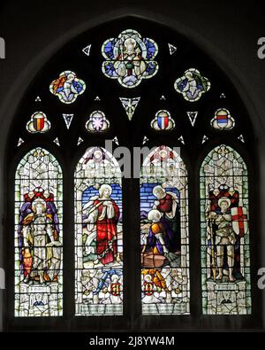 Gedenktafel zum 1. Weltkrieg; Buntglasfenster von Percy Bacon, St Andrew's Church, Churchdown, Gloucestershire Stockfoto