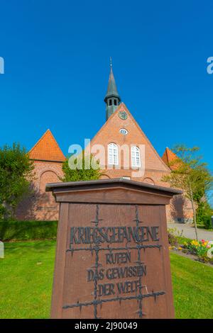 Kriegsgefangene, die zum Frieden des Gewissens aufrufen. gedenktafel an der St. Katharinen Kirche, Gelting, Schleswig-Holstein, Norddeutschland, Europa Stockfoto