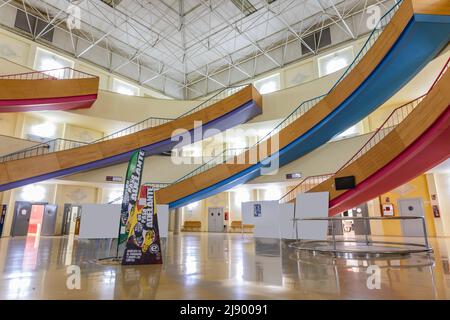 Huelva, Spanien - 16. Mai 2022: Innenraum des Galileo-Gebäudes des Carmen-Universitätscampus an der Universität von Huelva Stockfoto