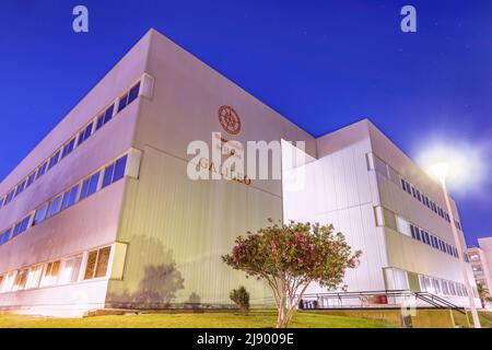 Huelva, Spanien - 16. Mai 2022: Galileo-Gebäude des Campus der Universität Carmen an der Universität von Huelva Stockfoto