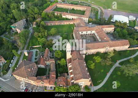 Lido di Venezia (Lido di Venezia). San Nicolo a Lido (St. Nikolaus-Kloster). Drohnenansicht. Stockfoto