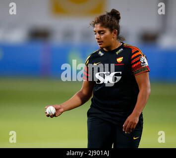 BECKENHAM ENGLAND - MAI 18 : Sunrisers Naomi Dattani während des Charlotte Edwards Cup zwischen Sunrisers gegen Western Storm auf dem Cloud County Ground, Stockfoto