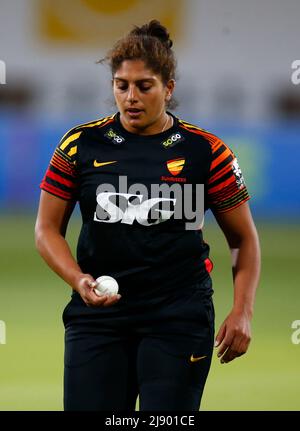 BECKENHAM ENGLAND - MAI 18 : Sunrisers Naomi Dattani während des Charlotte Edwards Cup zwischen Sunrisers gegen Western Storm auf dem Cloud County Ground, Stockfoto