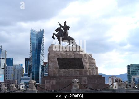 ULAANBAATAR, MONGOLEI - 11. Mai 2022: Statue von Damdin Sukhbaatar Stockfoto