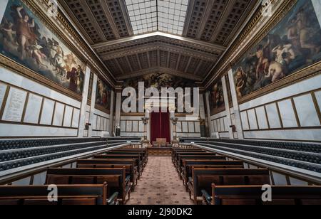 Athens Old Town, Attica - Greece - 12 28 2019 Innere der Griechischen Nationalen Akademie im neoklassischen Stil mit Ornamenten Stockfoto