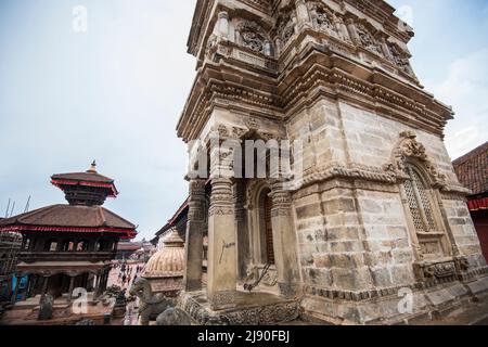 Kathmandu, Nepal - 10. Mai 2022: Der Bhaktapur Durbar Square ist der königliche Palast des alten Bhaktapur Königreichs und gehört zum UNESCO-Weltkulturerbe Stockfoto