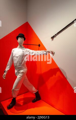 Kostüme für den Film „das Uhrwerk orange“ verwendet.Stanley Kubrick Ausstellung.CCCB Museum.Barcelona.Spanien Stockfoto