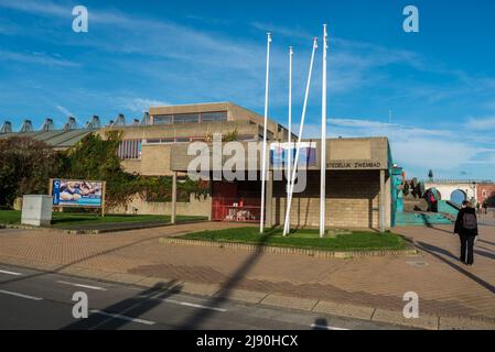 Ostend, Westflandern , Belgien 10 26 2019 Fassade des örtlichen Schwimmbades Stockfoto