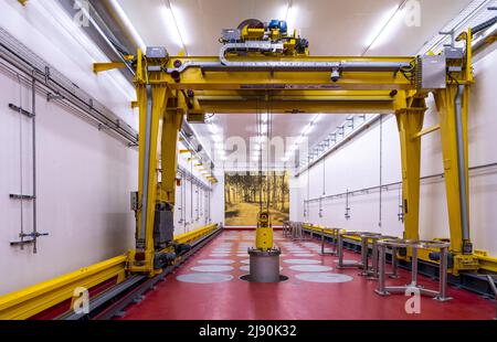 2022-05-11 11:17:45 NEUES DORF - Schächte, in denen radioaktiver Abfall gespeichert wird, im Hochradioaktiven Abfallbehandlungs- und Lagergebäude (HABOG) von COVRA. Die HABOG wurde ausgebaut, was notwendig war, weil das Kernkraftwerk in Borssele länger geöffnet blieb. Es ist das einzige Unternehmen in den Niederlanden, das radioaktive Abfälle lagert. ANP LEX VAN LIESHOUT niederlande Out - belgien Out Stockfoto