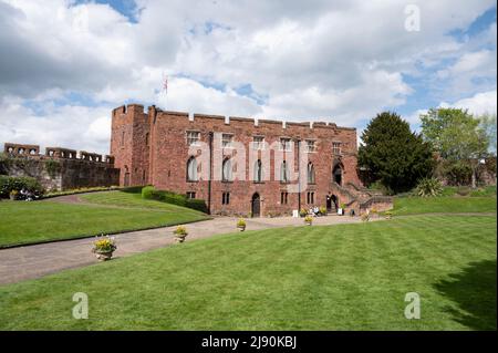 Das Bild zeigt das Außengelände von Shrewsbury Castle und der Festung, die im 11.. Jahrhundert vom englischen König Edward I. erbaut wurde Stockfoto