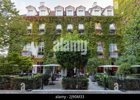 Eingang zum Luxushotel im Innenhof - Le Pavillon de la reine, Paris, Frankreich Stockfoto