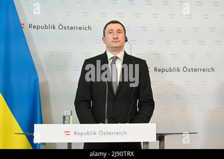 Wien, Österreich. 19.. Mai 2022. Pressekonferenz im Bundeskanzleramt mit dem Sondergesandten der Ukraine Oleksiy Tschernyschow. Thema: Vorbereitung des EU-Beitrittskandidaten der Ukraine Stockfoto