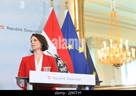 Wien, Österreich. 19.. Mai 2022. Pressekonferenz im Bundeskanzleramt mit Europaministerin Karoline Edtstadler. Thema: Vorbereitung des EU-Beitrittskandidaten der Ukraine Stockfoto