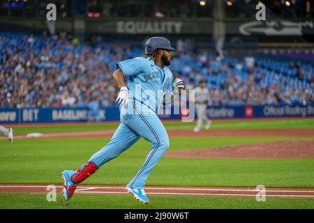 Der Toronto Blue Jay-Feldspieler Vladimir Guerrero Jr. (27) läuft während eines MLB-Spiels zwischen Seattle Mariners und Toronto Blue Jays im Rog zur ersten Basis Stockfoto