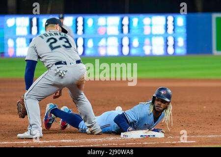 Seattle Mariner Infielder Ty France (23) versucht, den Toronto Blue Jay Outfielder Raimel Tapia (15) während eines MLB-Spiels zwischen Seattle Mariners und zu markieren Stockfoto