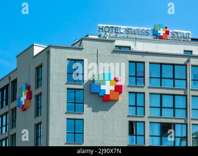 Wetzikon, Schweiz - 14. Mai 2022: Das moderne Hotel Swiss Star in Wetzikon wurde 2012 gegründet Stockfoto