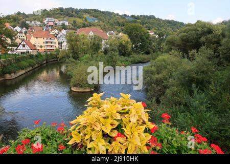 Der Fluss Kocher in Ernsbach, Hohenlohe, Baden-Württemberg, Deutschland, Europa Stockfoto