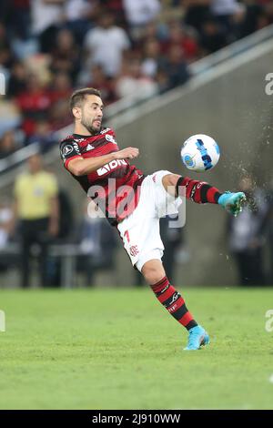 17.. Mai 2022; Maracan &#XE3; Stadion, Rio de Janeiro, Brasilien; &#xc9;verton Ribeiro von Flamengo, während des Spiels zwischen Flamengo und Universidad Cat &#XF3;lica (CHI), Copa Libertadores 2022, Stockfoto