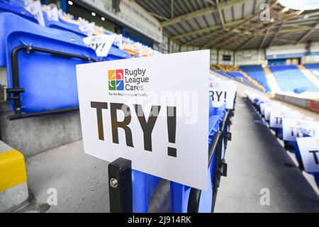 Rugby League Cares VERSUCHEN, Zeichen auf den Sitzen im Halliwell Jones Stadium , Heimstadion der Warrington Wolves Stockfoto