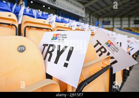 Rugby League Cares VERSUCHEN, Zeichen auf den Sitzen im Halliwell Jones Stadium, Heimstadion von Warrington Wolves in, am 5/19/2022. (Foto von Craig Thomas/News Images/Sipa USA) Quelle: SIPA USA/Alamy Live News Stockfoto