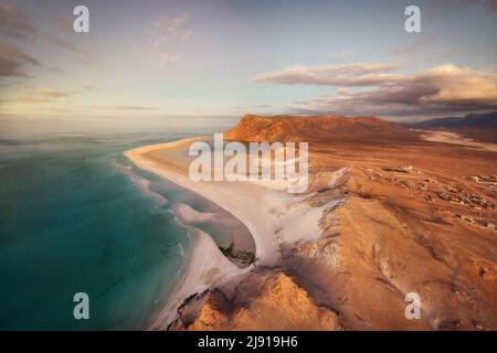 Die westliche Spitze von Socotra, Jemen, Detwah Lagoon, aufgenommen im November 2021, wurde mit Expositionsklammer nachbearbeitet Stockfoto