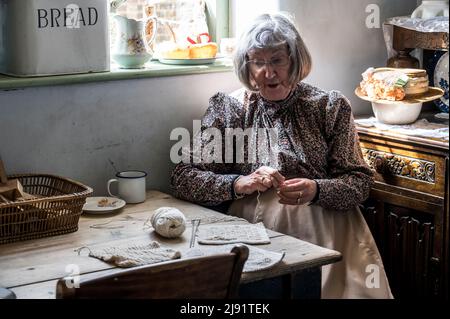 Farbenfrohe Bilder vom Familienleben in der viktorianischen Zeit im 1900 Blists Hill Victorian Town Living Museum Stockfoto