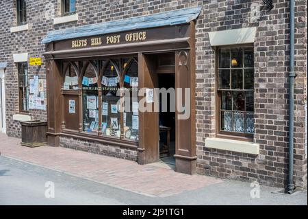 Bunte Straßenszenen des allgemeinen Lebens der Post während der viktorianischen Zeit im 1900 Blists Hill Victorian Town Living Museum Stockfoto