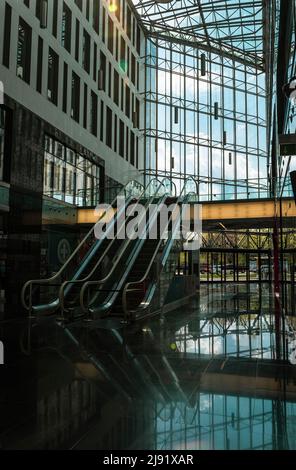 Rolltreppe im Business Center. Moderne Architektur. Stockfoto