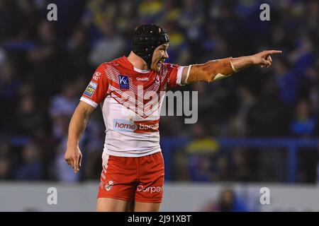 Jonny Lomax #6 von St. Helens gibt seinem Team Anweisungen Stockfoto