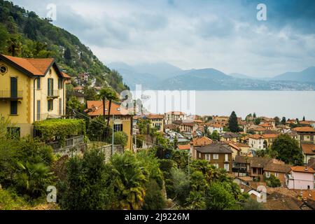 Panorama, Cannero Riviera, Lago Maggiore, Provinz Verbano-Cusio-Ossola, Region Piemont, Italien Stockfoto