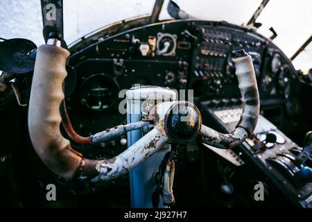 Cockpit des flugzeugs antonov an-2, Blizne Museum, Polen Stockfoto