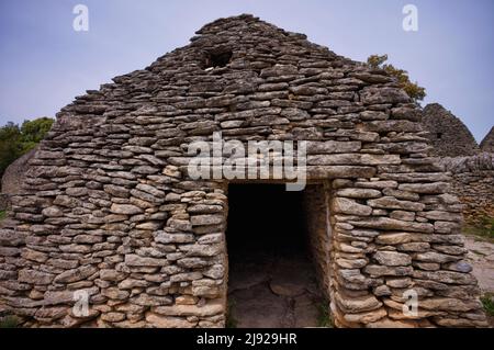 Wohnung, Rundhäuser aus trockenem Stein, Dorf des Bories, Dorf der Steinhütten, Freilichtmuseum, Gordes, Vaucluse, Provence-Alpes-Cote d'Azur, Frankreich Stockfoto