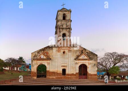 Morbide, alte Kirche mit Glockenturm, Altstadt, Trinidad, UNESCO-Weltkulturerbe, Provinz Sancti Spiritus, Kuba, Westindien, Karibik Stockfoto