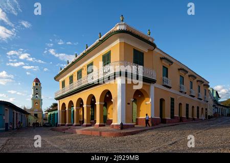 Romantisches Museum, Museo Romantico im Brunet-Palast, Palacio Brunet, ehemaliger Kolonialpalast, erbaut 1740, Glockenturm im hinteren Nationalmuseum Stockfoto